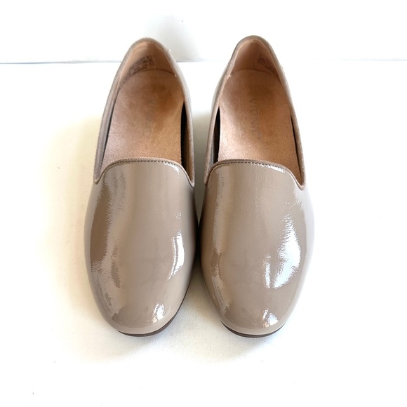 VIONIC WILLA II PATENT LEATHER SLIP-ON FLAT LOAFER IN NUDE TAUPE NEW! Sz6.5W - Picture 2 of 14